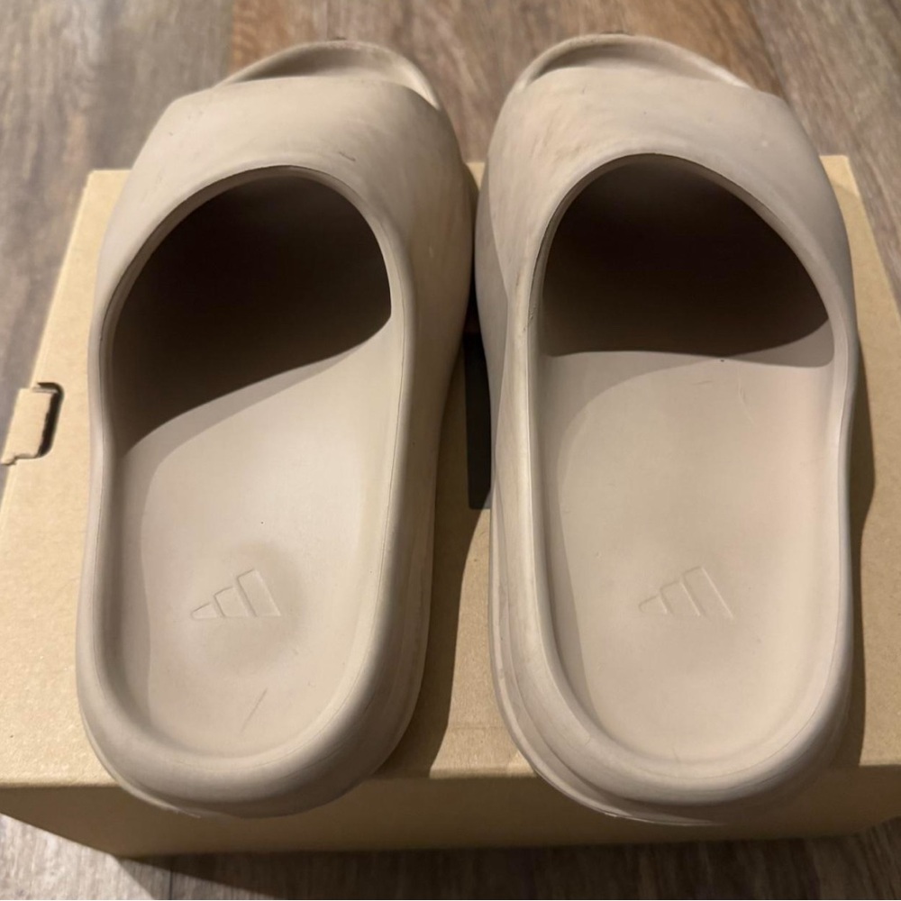 Yeezy slides pure men’s size 8 no box